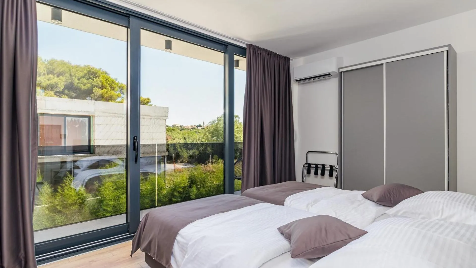 Modern Villa Miaa -32 M2 Pool, 4 En-Suite Bedrooms Medulin Croatia