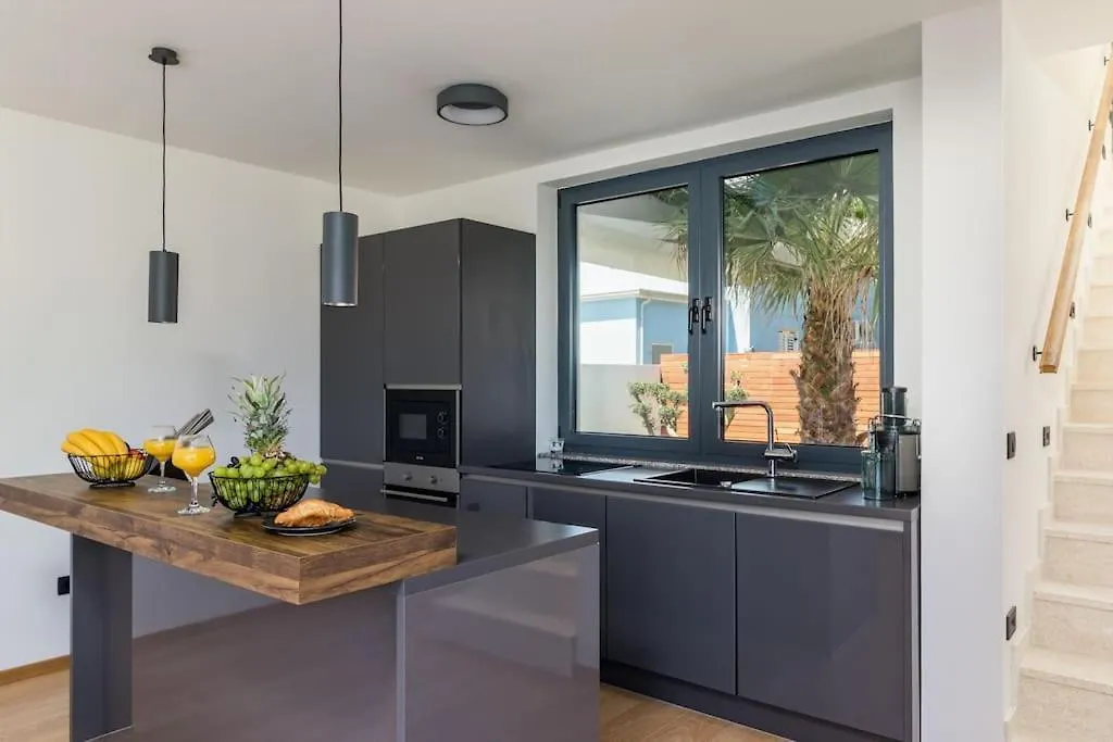 Modern Villa Miaa -32 M2 Pool, 4 En-Suite Bedrooms Medulin