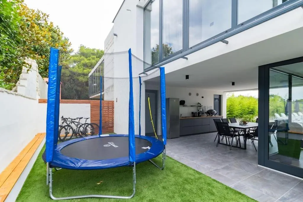 Modern Villa Miaa -32 M2 Pool, 4 En-Suite Bedrooms Medulin