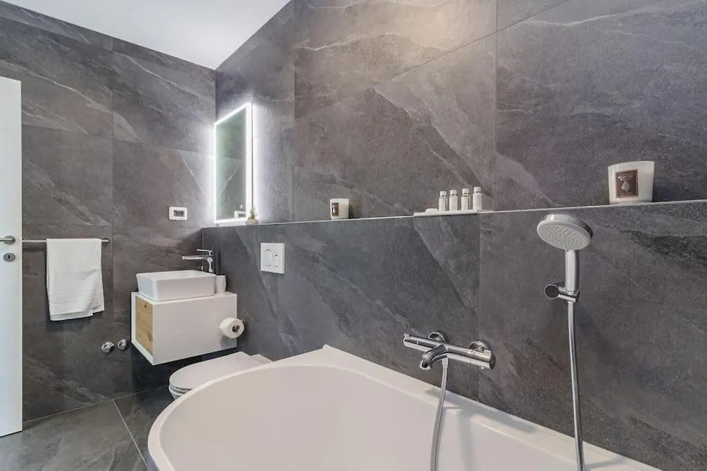 Modern Villa Miaa -32 M2 Pool, 4 En-Suite Bedrooms Medulin Croatia