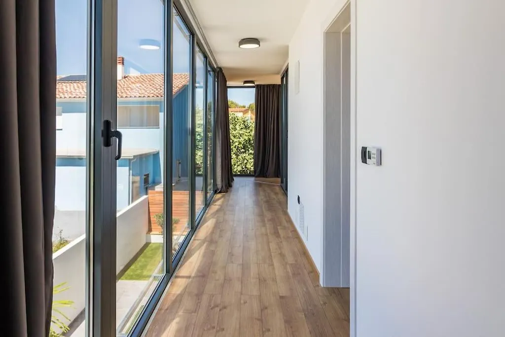 Modern Villa Miaa -32 M2 Pool, 4 En-Suite Bedrooms Medulin 0*,