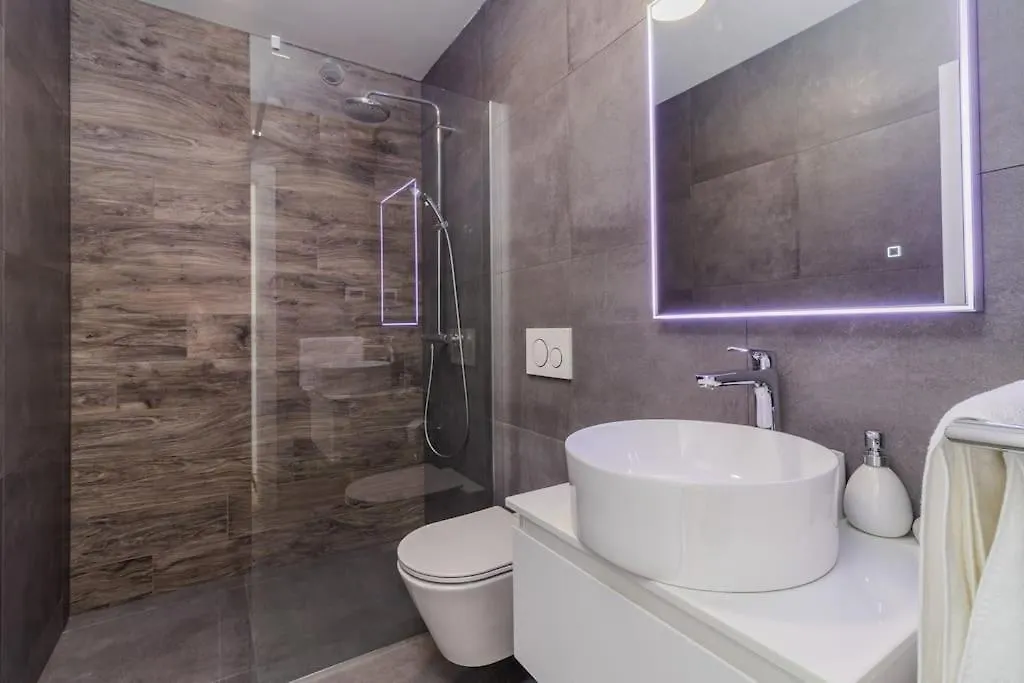 Modern Villa Miaa -32 M2 Pool, 4 En-Suite Bedrooms Medulin Croatia