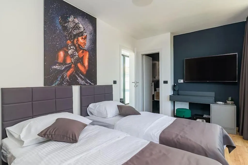 Modern Villa Miaa -32 M2 Pool, 4 En-Suite Bedrooms Medulin
