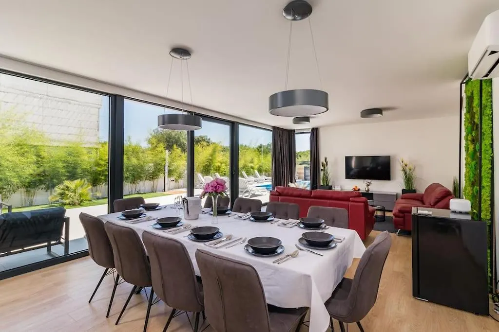 Modern Villa Miaa -32 M2 Pool, 4 En-Suite Bedrooms Medulin Croatia