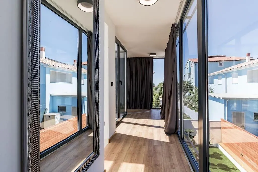 Modern Villa Miaa -32 M2 Pool, 4 En-Suite Bedrooms Medulin Croatia