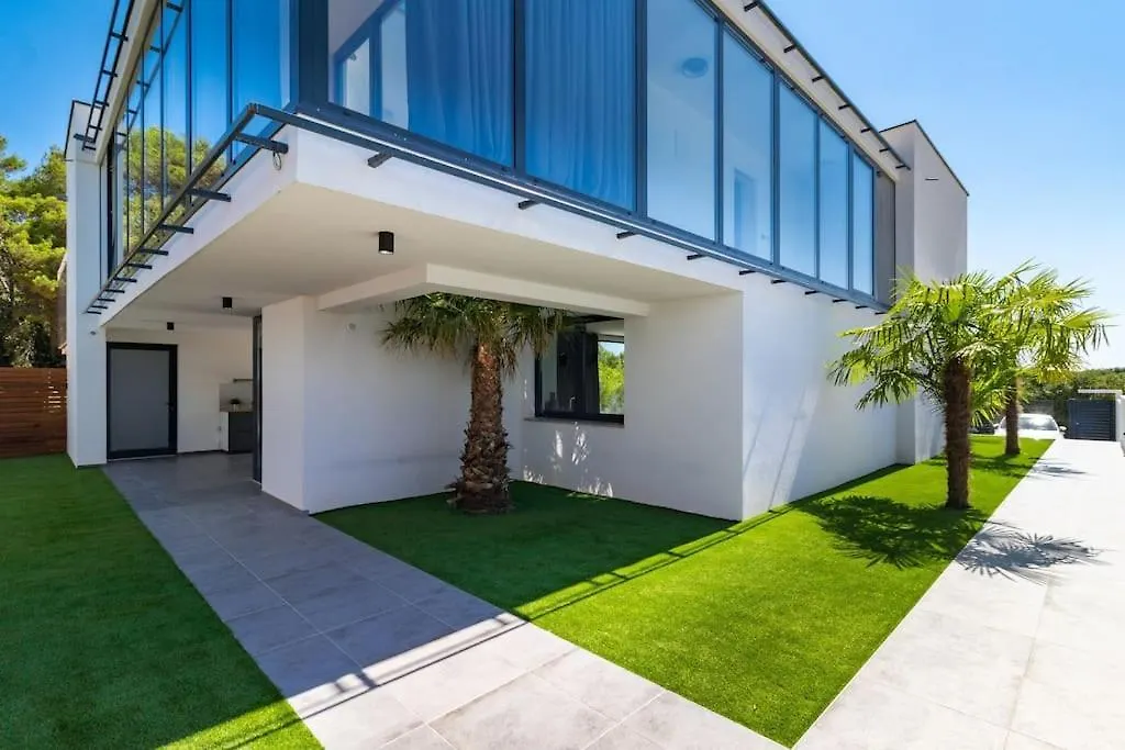 Modern Villa Miaa -32 M2 Pool, 4 En-Suite Bedrooms Medulin