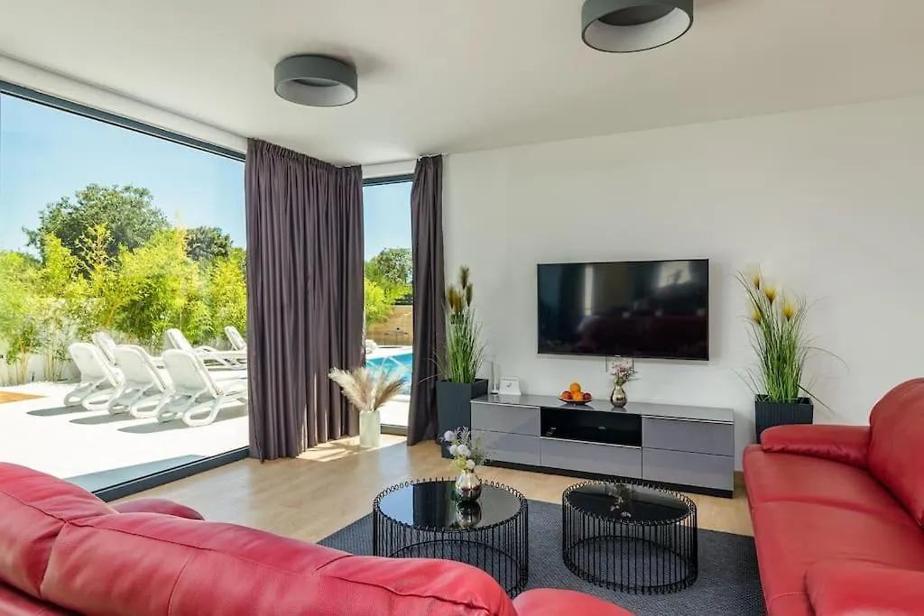 Modern Villa Miaa -32 M2 Pool, 4 En-Suite Bedrooms Medulin