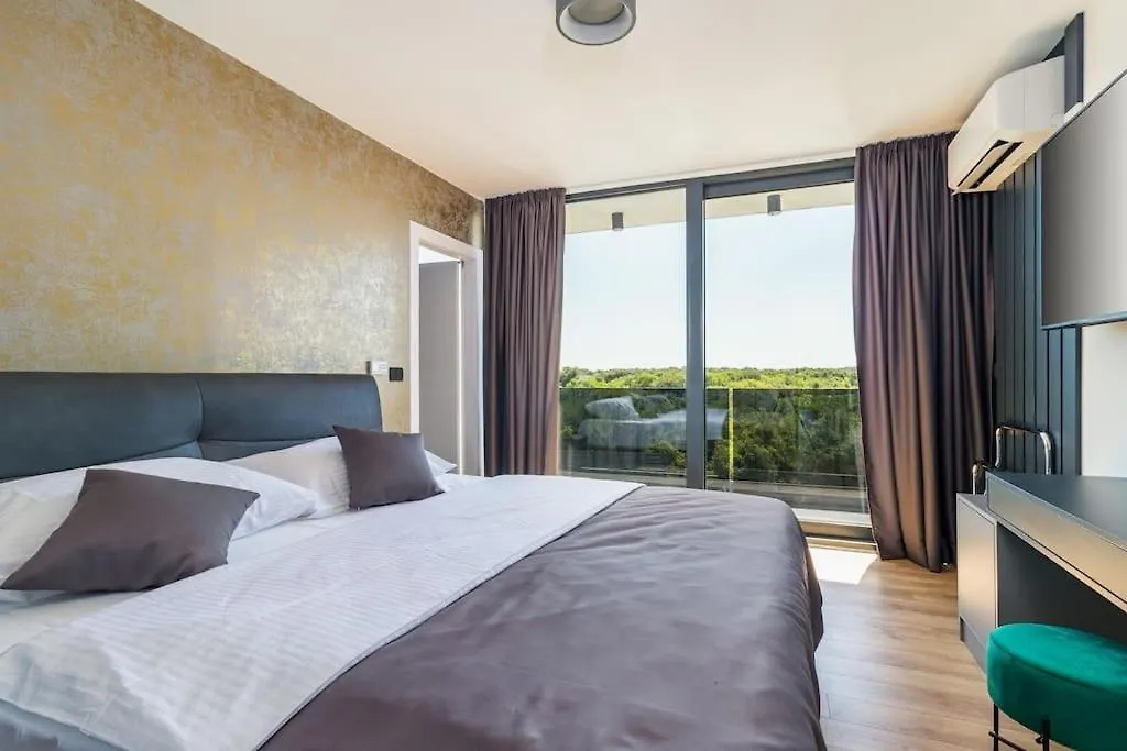 Modern Villa Miaa -32 M2 Pool, 4 En-Suite Bedrooms Medulin