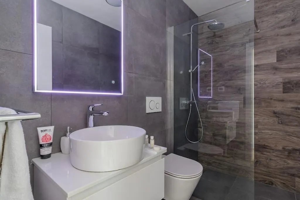Modern Villa Miaa -32 M2 Pool, 4 En-Suite Bedrooms Medulin