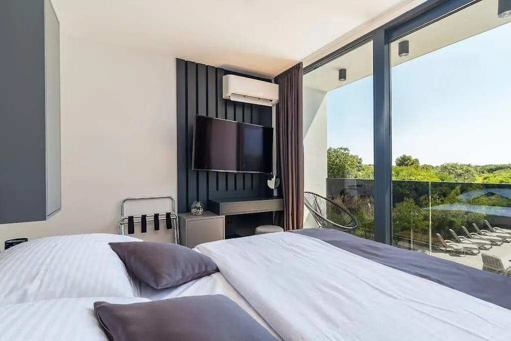 Modern Villa Miaa -32 M2 Pool, 4 En-Suite Bedrooms Medulin