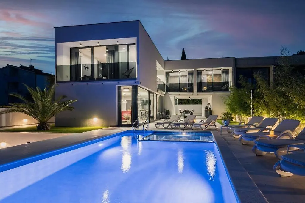 Modern Villa Miaa -32 M2 Pool, 4 En-Suite Bedrooms Medulin
